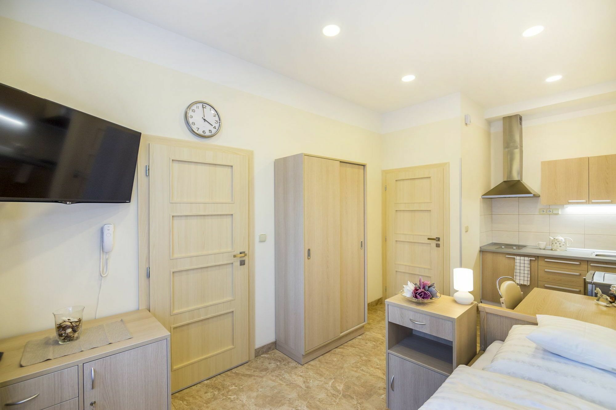 Magnolia Apartments With Wellness Прага Екстер'єр фото